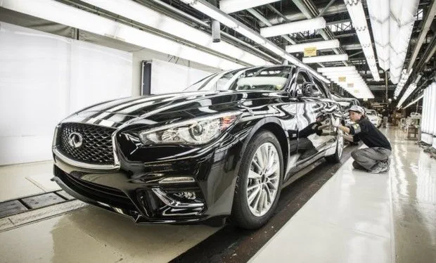 Розпочалося автопромисловість рестайлінгового 4-дверного Infiniti Q50