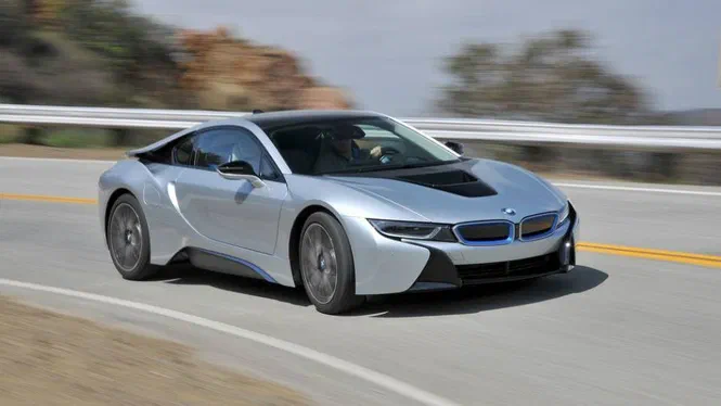 Нове покоління BMW i8 вийде в 2 рази сильніше