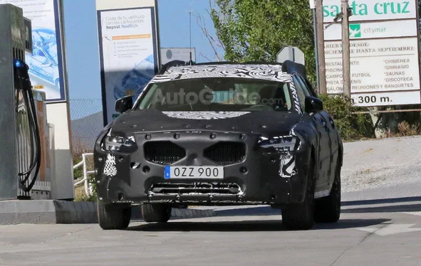 Volvo почала тести позашляхового універсала V90