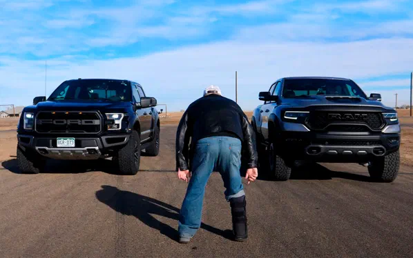 Ram 1500 TRX проти Ford F-150 Raptor: хто краще? (ВІДЕО)