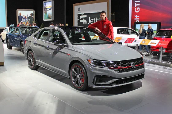 Volkswagen Jetta представлена в спортивному виконанні