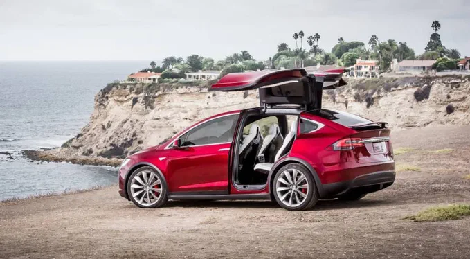 Tesla не потрапляє в графік по відвантаженням машин