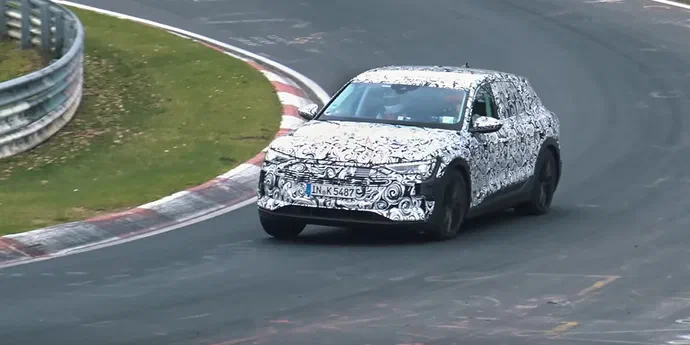 Audi протестувала перший електричний SUV (ВІДЕО)