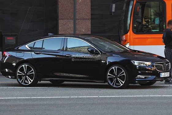 Новий Opel Insignia розсекречений у зовнішності