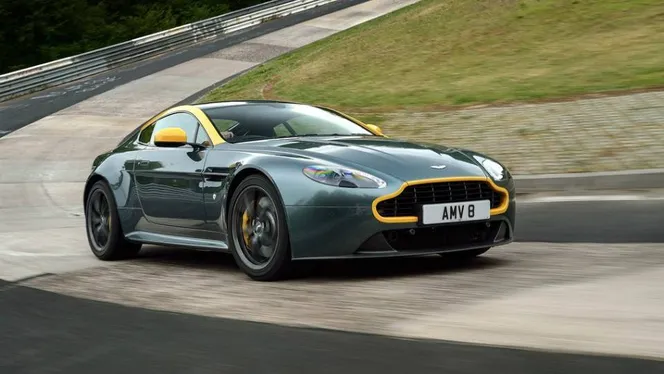Спорткари Aston Martin залишаться з механічними коробками передач