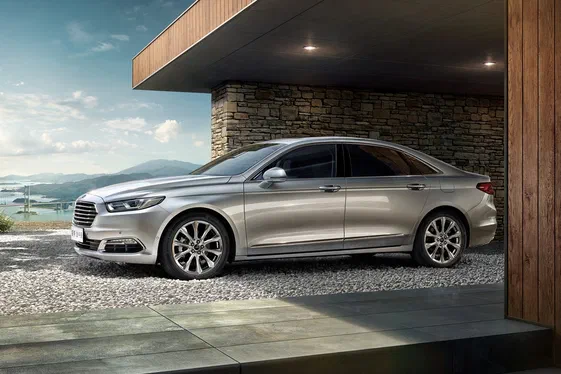 Оновлений Ford Taurus доповнився розкішною версією, але втратив базовий двигун