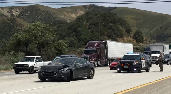 Tesla: автопілот знову проявив себе не з найкращого боку