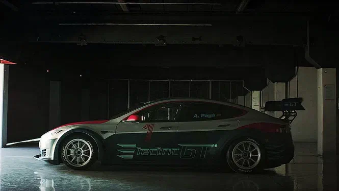 Гоночний електроседан Tesla Model S представлений офіційно