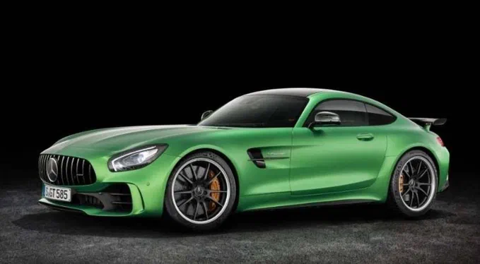 Родстер Mercedes-AMG GT R з'явився на фото