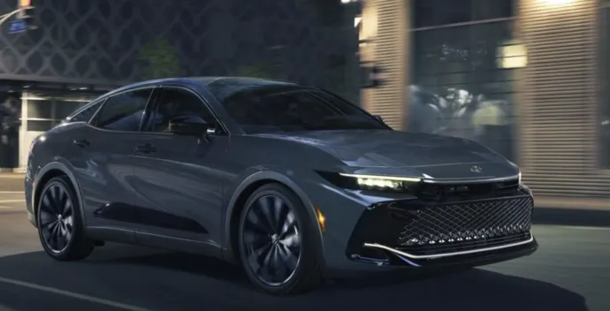 Представляємо Toyota Crown Nightshade 2025: Готична естетика
