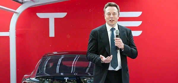 У Tesla визначилися з датою дебюту вантажівки та мікроавтобуса