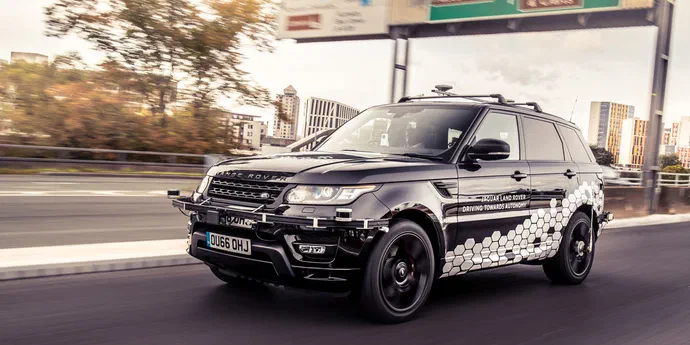 Безпілотний Range Rover Sport зміг проїхати найскладніший трек у Ковентрі