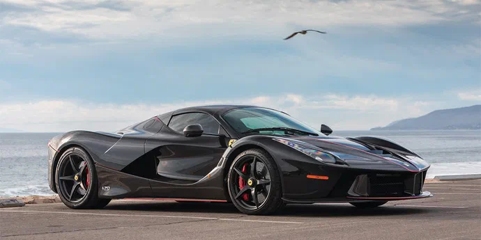На аукціоні будуть продавати суперкар Ferrari LaFerrari Aperta