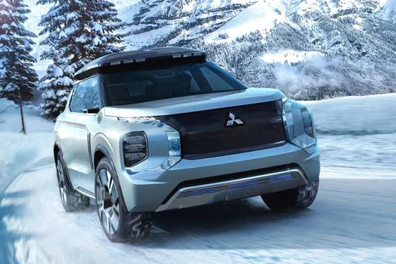 Майбутньому Mitsubishi Outlander підготують 3-рядний салон і гібридну установку