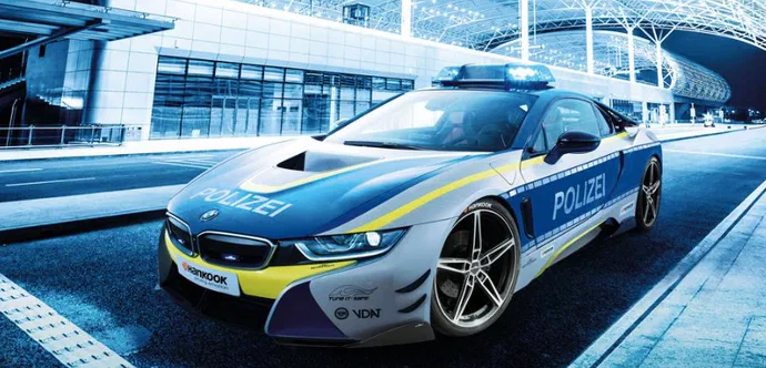 Гібридному BMW i8 надали роль патрульного автомобіля