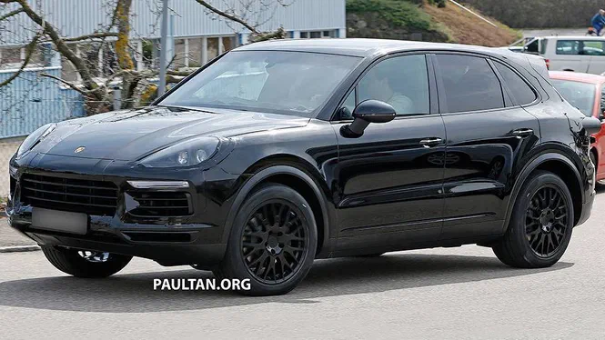 Папарацці розсекретили внутрішню частину новітнього Porsche Cayenne