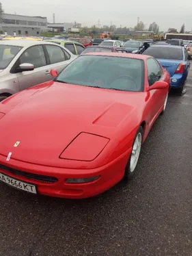 Рідкісна машина Ferrari продається в Україні