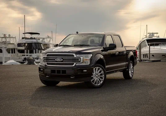 Найбільш розкішний пікап «Форд» обзавівся крутим мотором