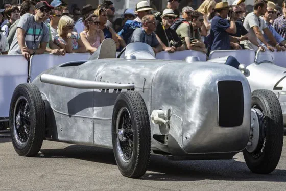 Mercedes-Benz підготує на показ «огірок» 1932 модельного року