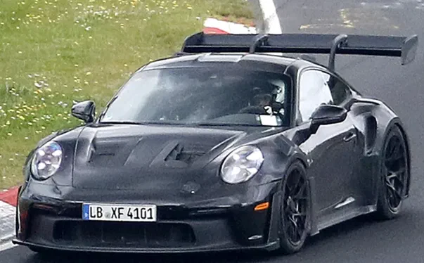 Оновлений Porsche 911 GT3 RS викликає захоплення на Нюрбургринзі