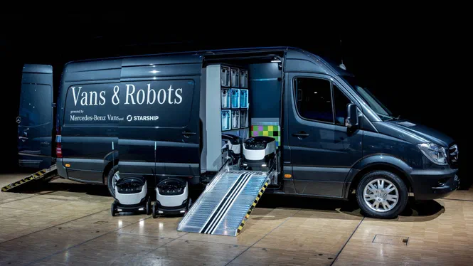 Mercedes-Benz Vans – автомобіль для доставки роботів