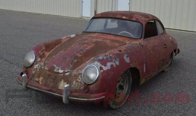 Ржавий раритетний Porsche 356 оцінений більше новітнього Cayenne