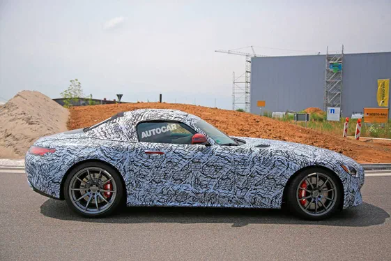 З'явилися перші знімки родстера Mercedes-AMG GT
