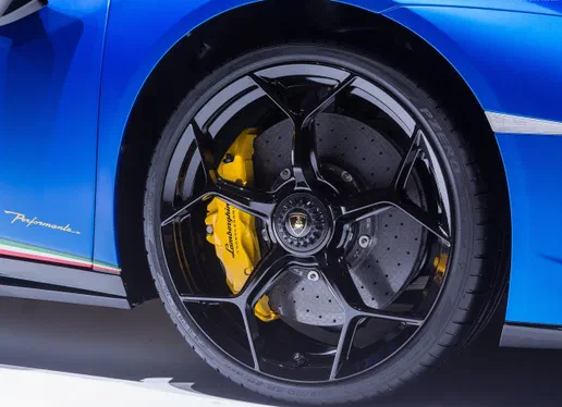 Lamborghini готує суперника для двох машин Ferrari