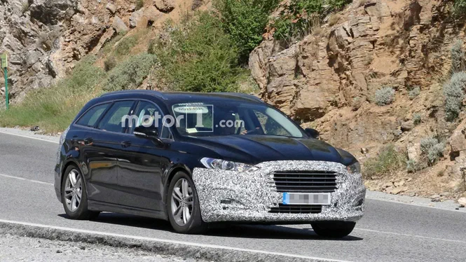 Оновлений Ford Mondeo тестується в Європі