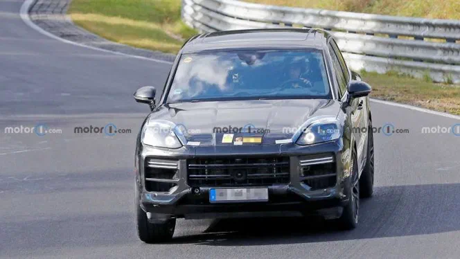 Оновлений Porsche Cayenne потрапив на тестах