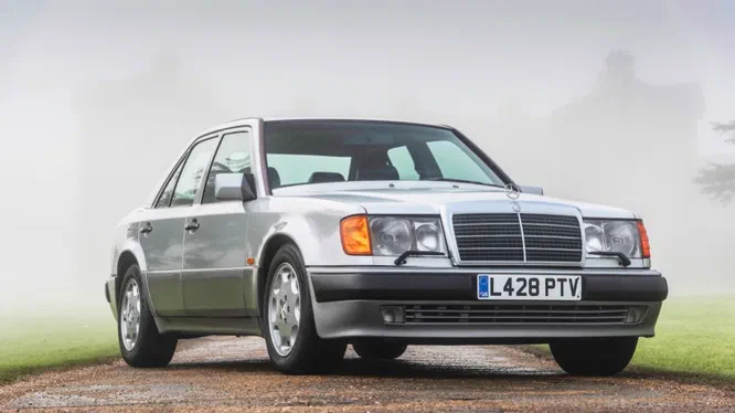 Містер Бін продає 2 свої машини з приватної колекції