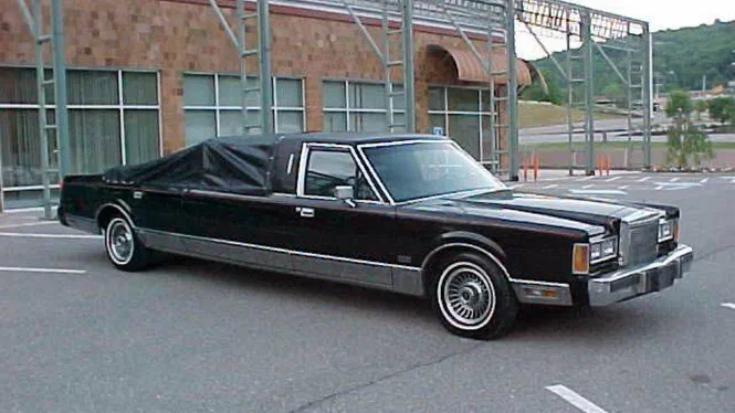 Американці продають модель Lincoln, де є шест для стриптизу