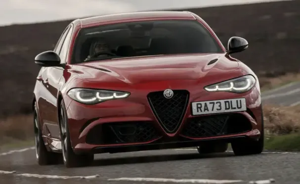 Alfa Romeo переходить на центральне розташування номерних знаків