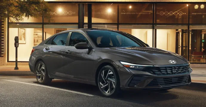 Hyundai терміново відкликає тисячі гібридних Elantra через ризик займання