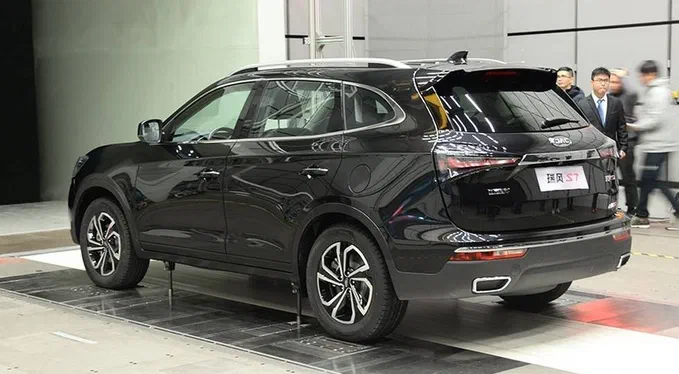 Флагман JAC з'явиться у продажу навесні