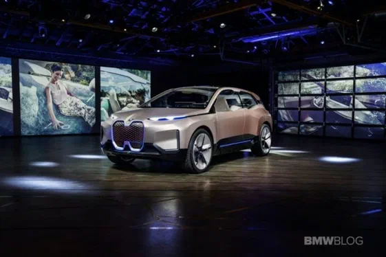 BMW назве свій новий електричний кросовер iX