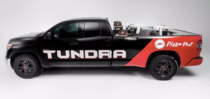 З пікапа Toyota Tundra створили мобільну піцерію