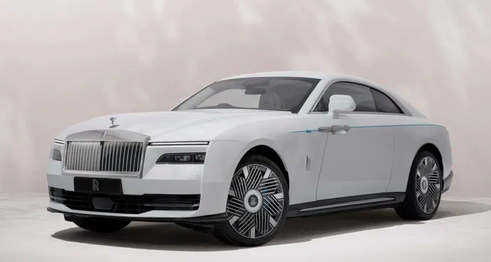 Rolls-Royce представив ексклюзивний електричний Spectre «Velvet Orchid» на квітковому шоу в Челсі