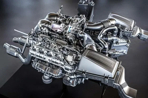 Mercedes-AMG готує новий V-8: більше потужності та гібридні технології