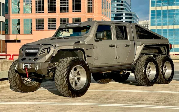 Американці продають потужний 6-колісний Jeep