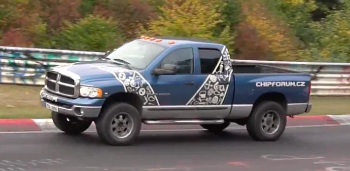 Відео дня: всі найбільш дивні машини, що проходять тести на Нюрбургринзі
