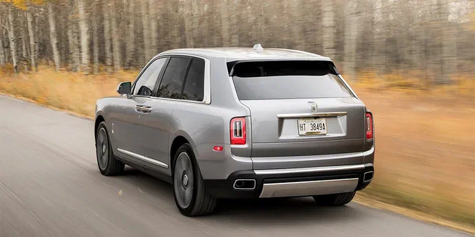 Розкішного Rolls-Royce Cullinan чекає ремонт через оптику