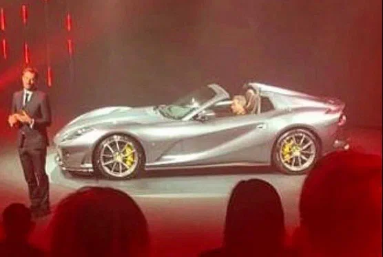 Фото родстера Ferrari 812 Superfast витекло в Мережу