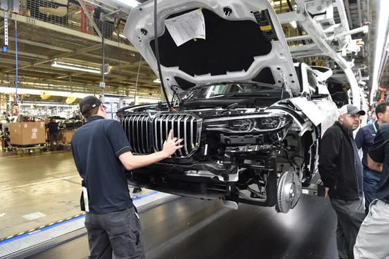 BMW X7 поїхав в автопромисловість