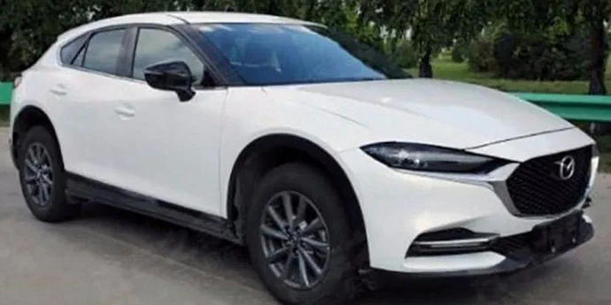 Оновлену Mazda CX-4 зафіксували на дорогах Китаю