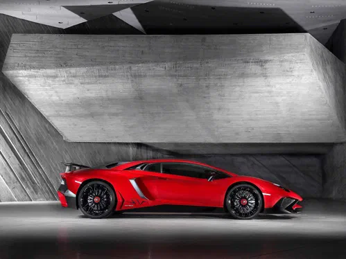 Оновлений Lamborghini Aventador приступив до тестів