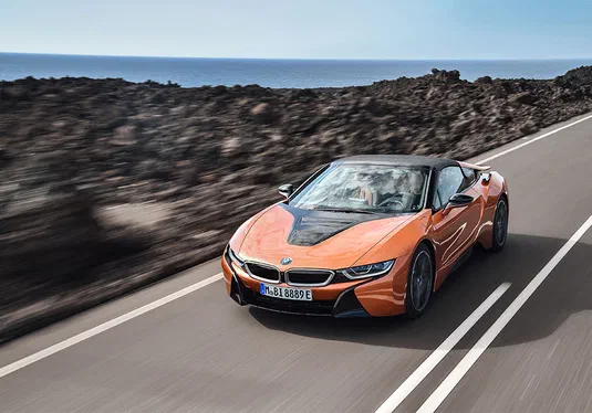 BMW i8 попрощався з дахом і отримав більш потужний мотор