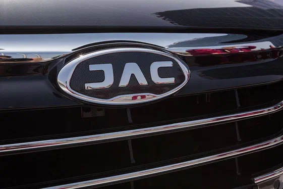 JAC для України підготував новенький логотип на свої машини