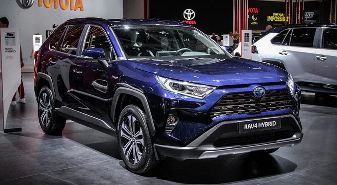 Нова RAV4 для Європи попрощалася з дизелем