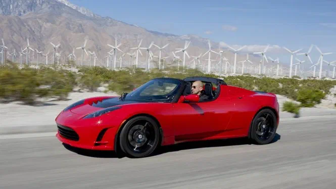Tesla Roadster отримала на третину збільшений запас ходу